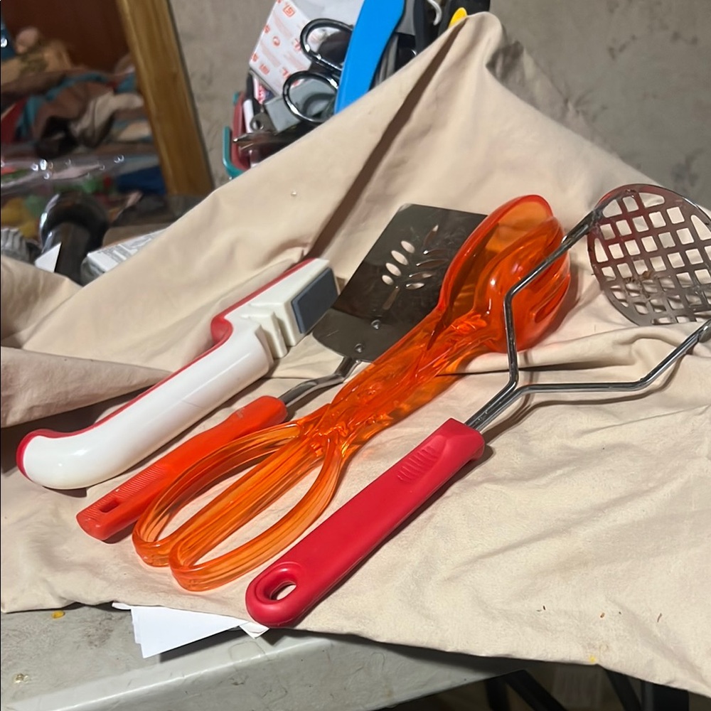 Colorful Kitchen Tool Set - Red and Orange
